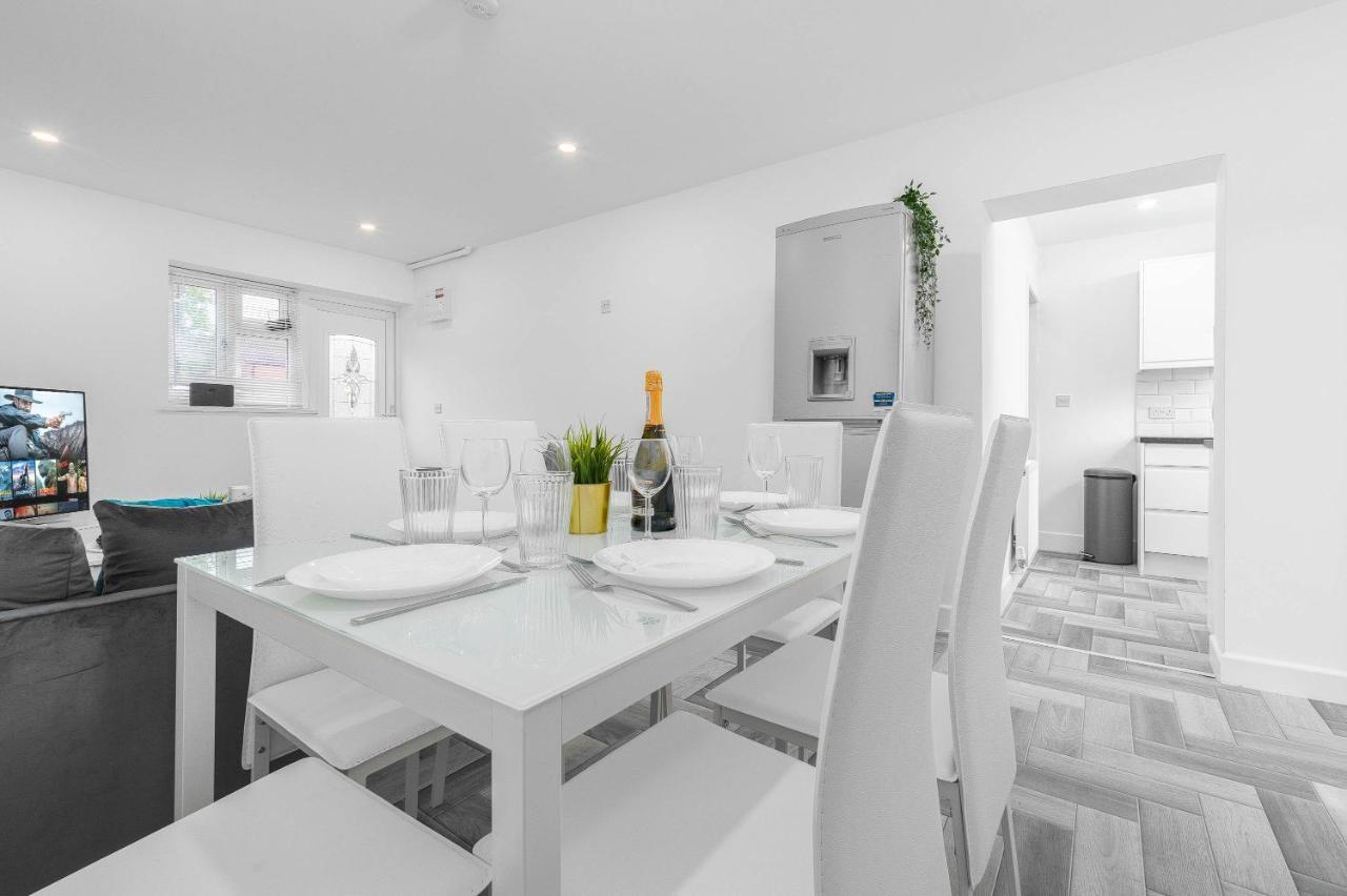 5 Bedroom House - 10 Guests - Multiple Off Street Parking - Garden - Smart Tv - Wifi - Contractors - Families - Groups Μπέρμιγχαμ Εξωτερικό φωτογραφία