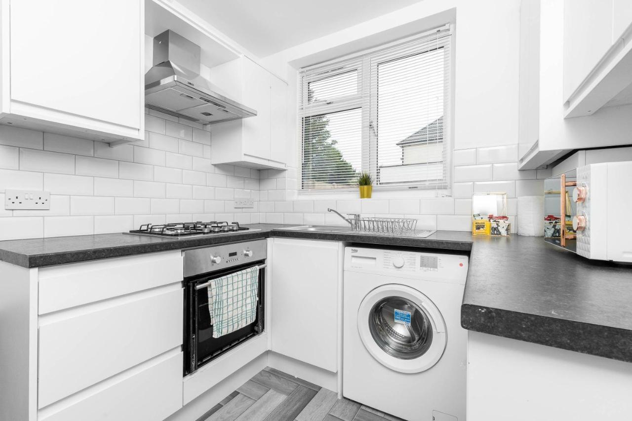 5 Bedroom House - 10 Guests - Multiple Off Street Parking - Garden - Smart Tv - Wifi - Contractors - Families - Groups Μπέρμιγχαμ Εξωτερικό φωτογραφία
