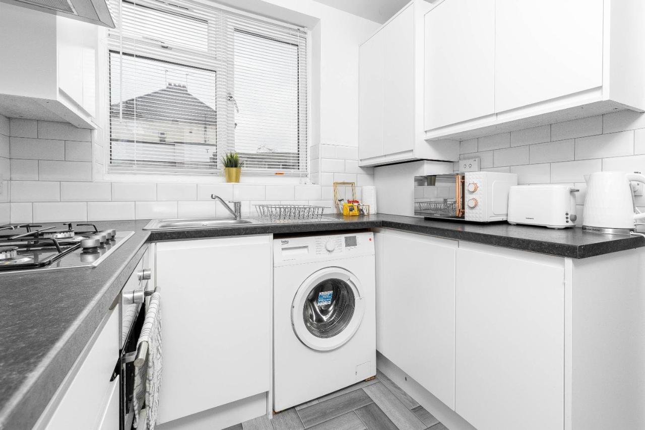 5 Bedroom House - 10 Guests - Multiple Off Street Parking - Garden - Smart Tv - Wifi - Contractors - Families - Groups Μπέρμιγχαμ Εξωτερικό φωτογραφία