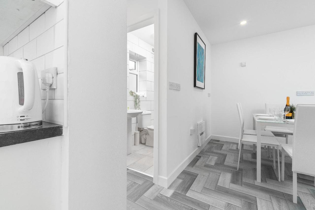5 Bedroom House - 10 Guests - Multiple Off Street Parking - Garden - Smart Tv - Wifi - Contractors - Families - Groups Μπέρμιγχαμ Εξωτερικό φωτογραφία